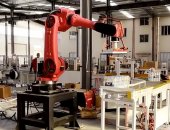 礦泉水機(jī)器人碼垛機(jī)